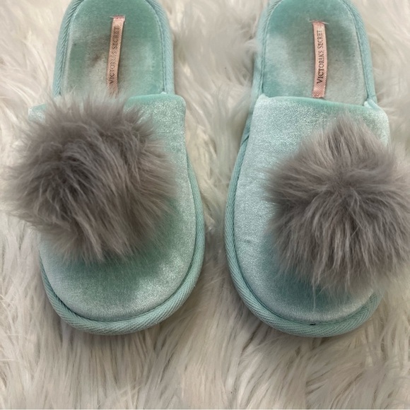 Victoria’s Secret Pom-Pom at Tap Slippers Teal - Picture 3 of 9